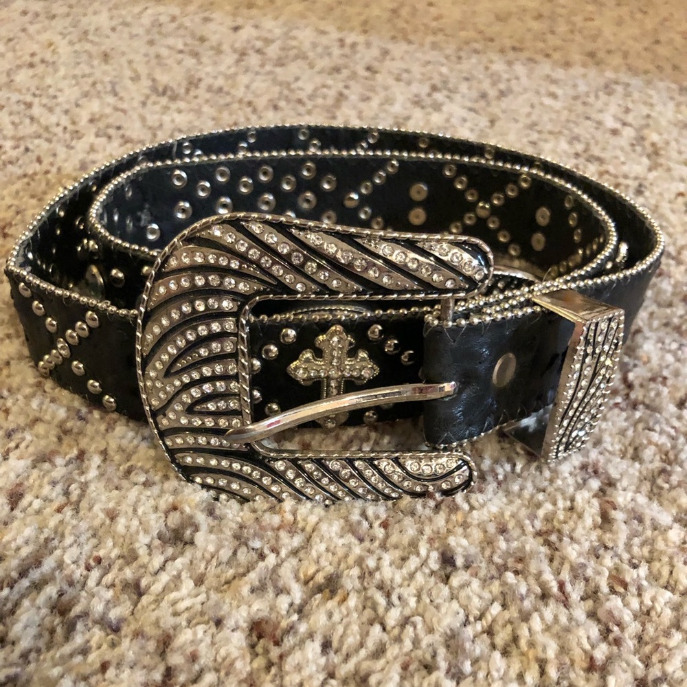 Black gemstone belt